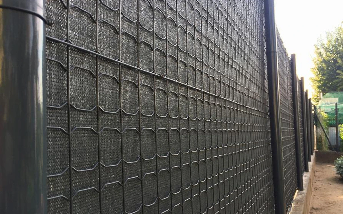 Decoplax Wire Mesh Fence