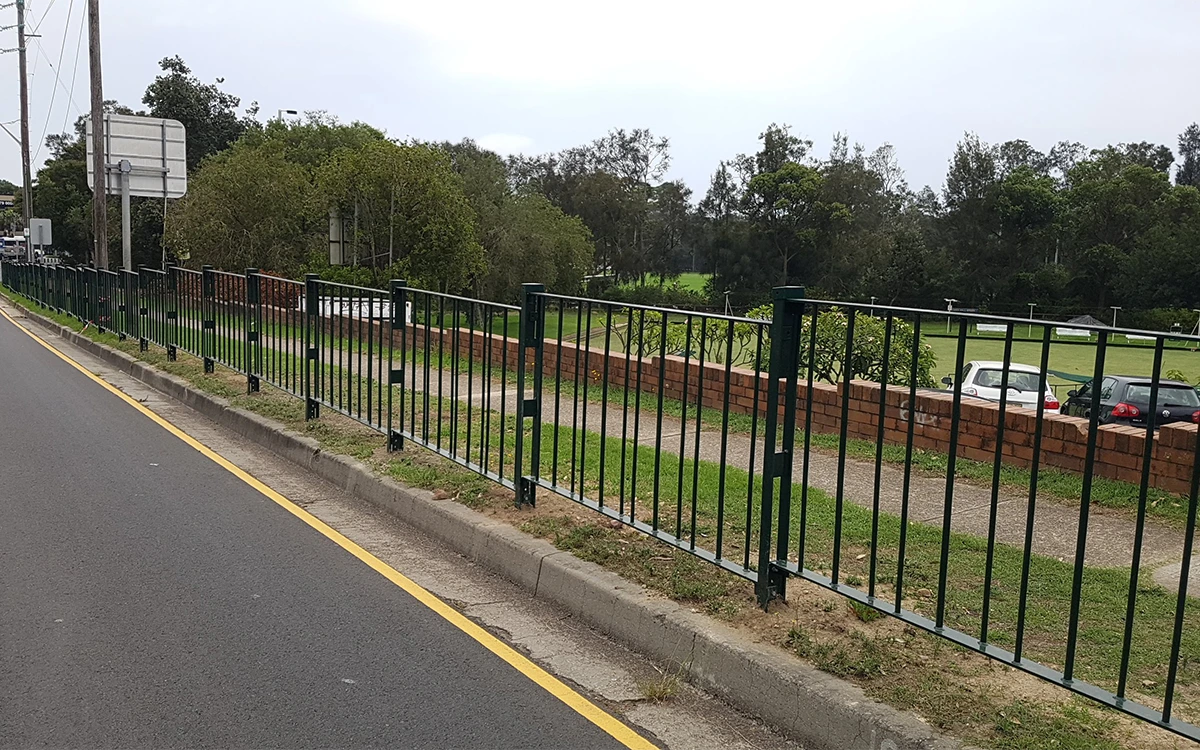 Pedestrian Fence Verge Usage Scenario