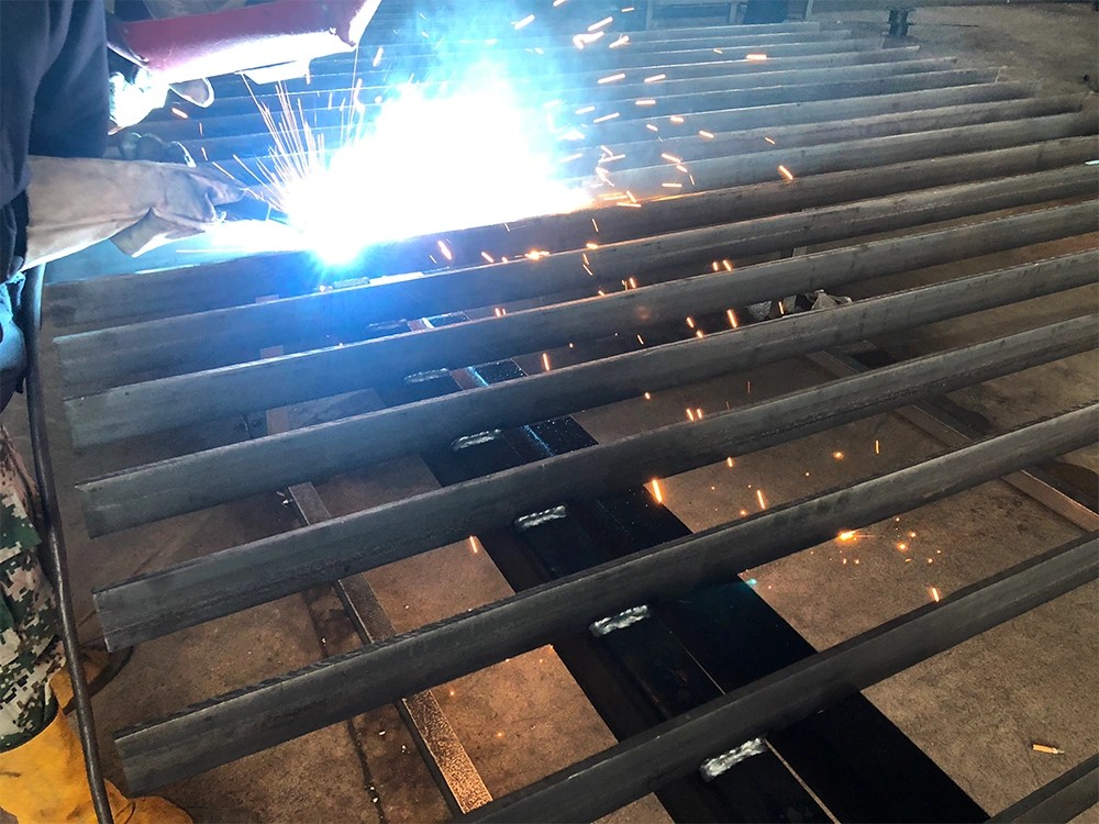 Vertical Slat Fence Production Process - Welding