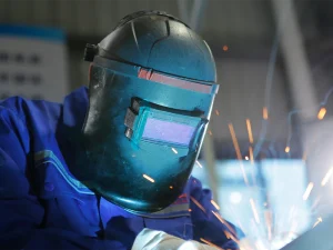 Spear Top Gate Production Process - Welding